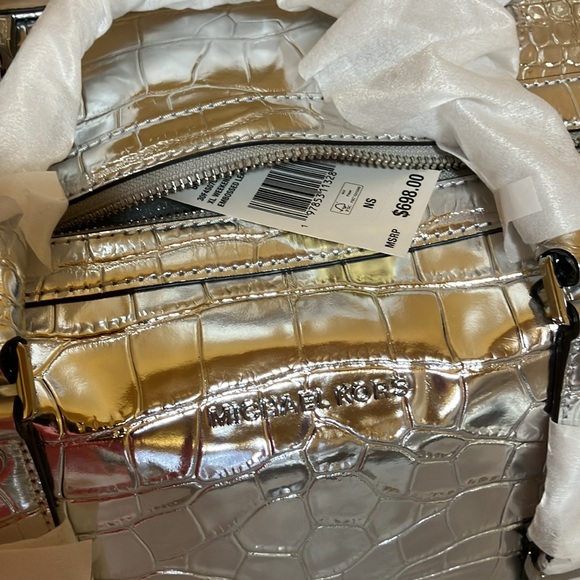 MICHAEL Michael Kors Bedford silver Argent embossed leather XL Weekender - Picture 3 of 13